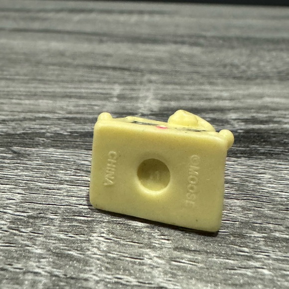 Shopkins | Real Littles: Mary Lou Blue Bonnet Butter - Mini Collectable Figure - Picture 3 of 6